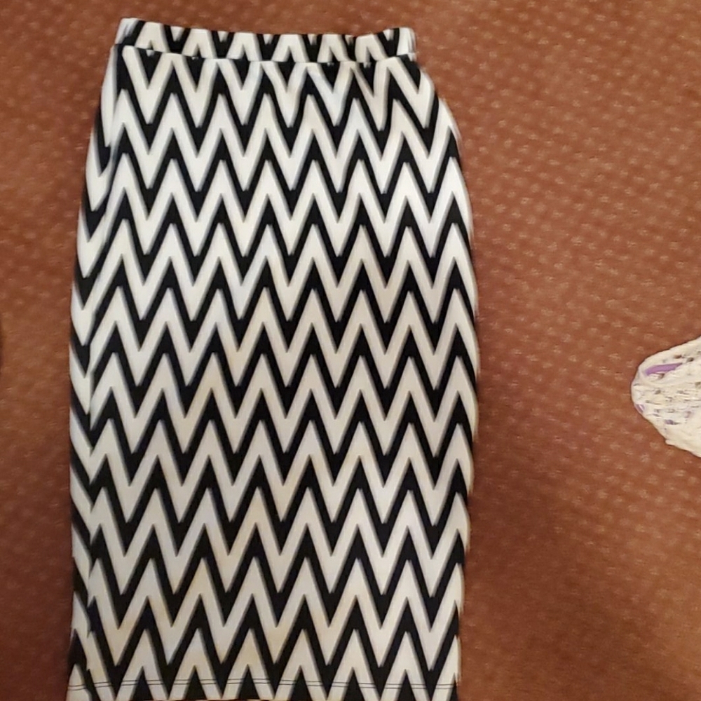 COPY - Black and white pencil skirt perfect condi…
